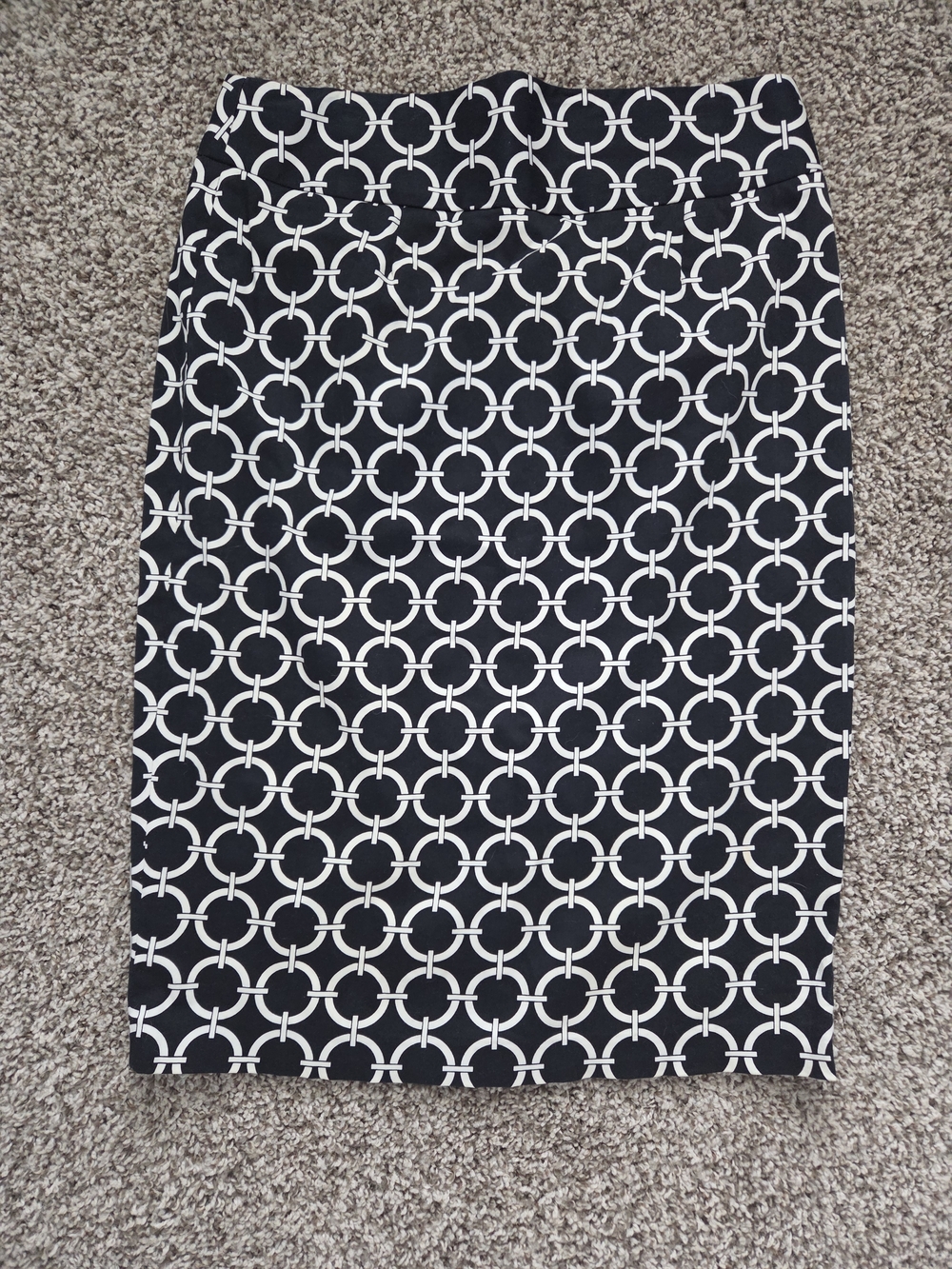 Black and White Circle-Print Pencil Skirt